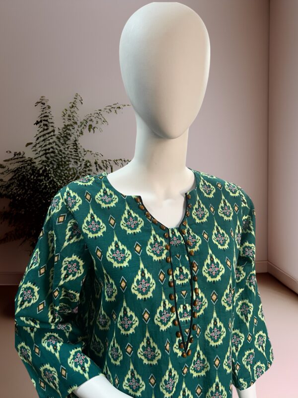 Flaming green Khaddar 2 Pc Suit - Image 2