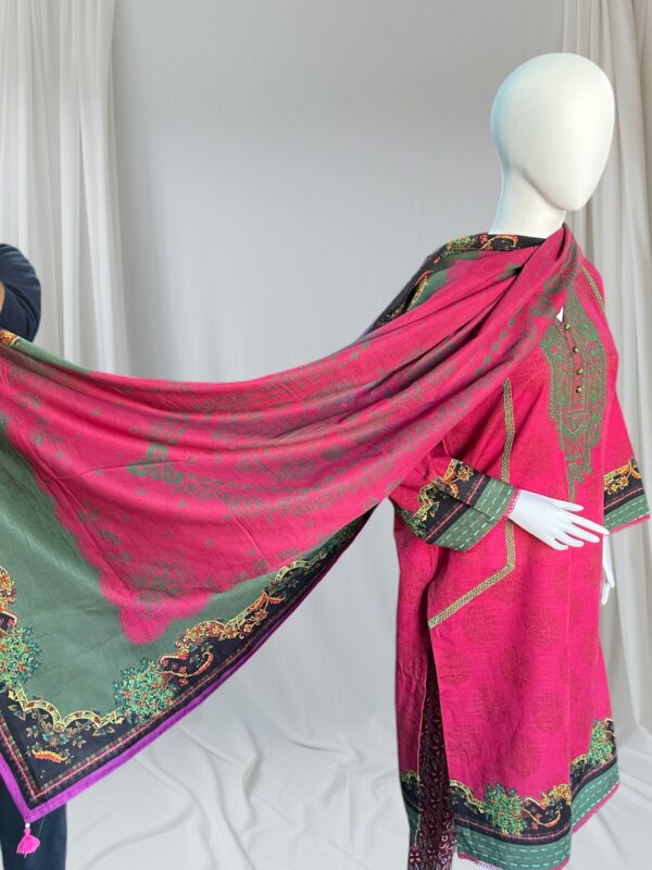 Pink khaddar 2 Pc shirt dupatta - Image 3